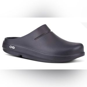 Adult Oofos OoCloog Clogs Size 7W NWT